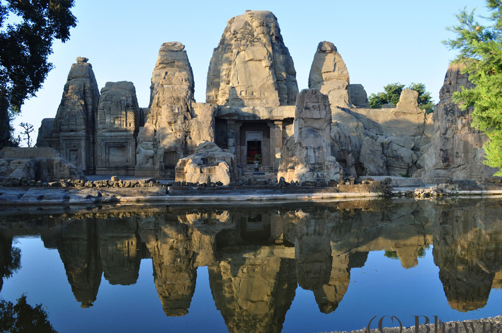 Tajomný chrám Masrur-tajný svet - Masroor | Secret World Trip Planner