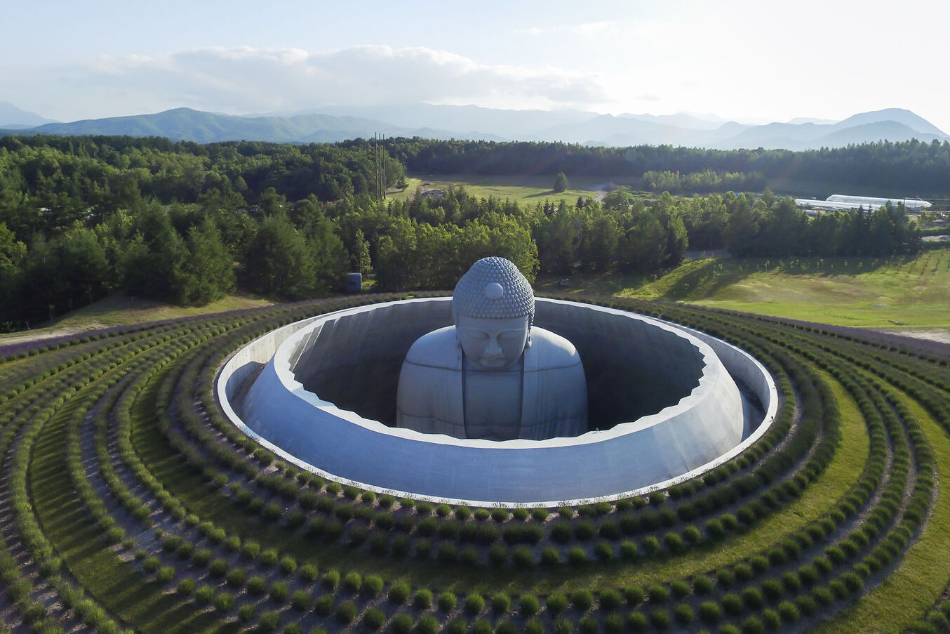 Саппоро: впечатляющий храм на кладбище Макоманай Такино - Sapporo | Secret World Trip Planner