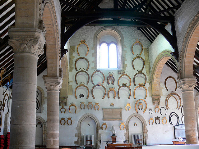 Ladam kuda Oakham Castle - Castle Grounds Market Place | Secret World Trip Planner