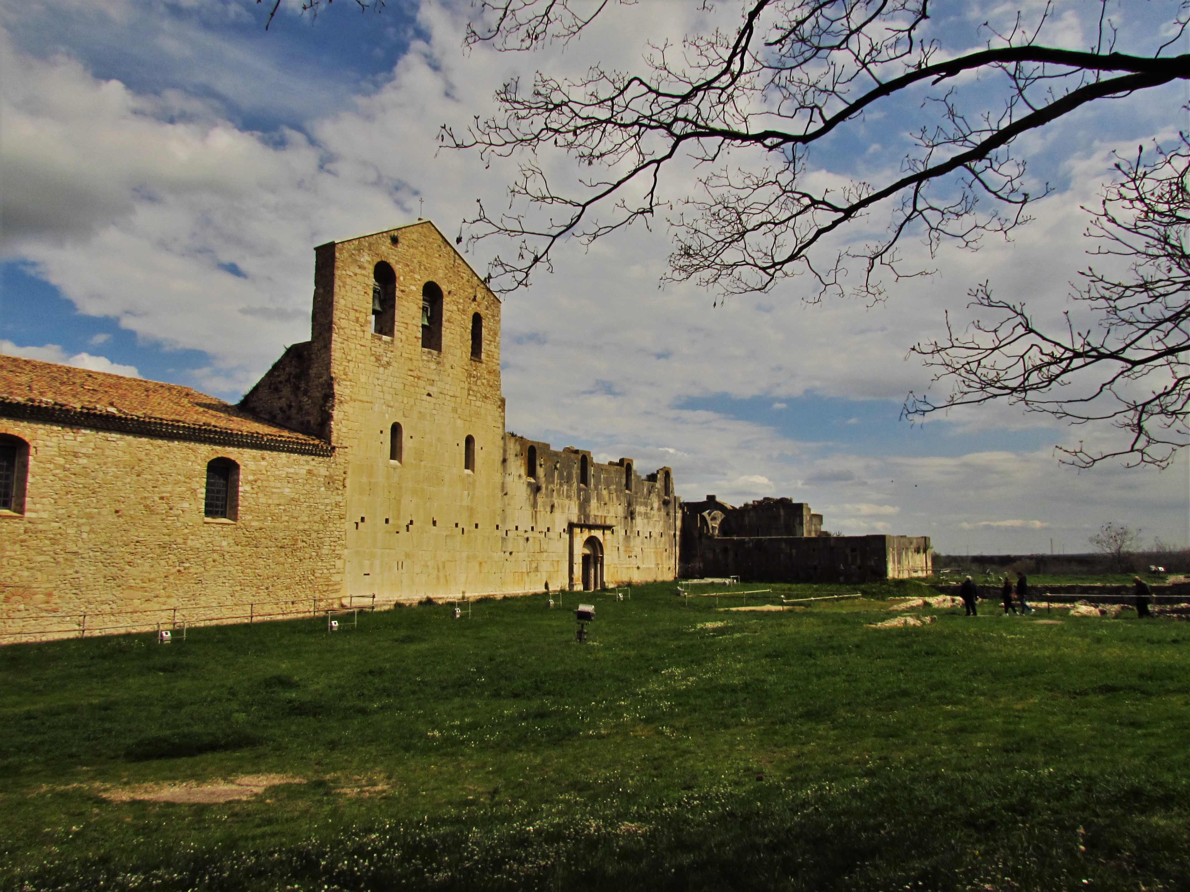 Abadía de la Santísima Trinidad de Venosa - Venosa | Secret World Trip Planner