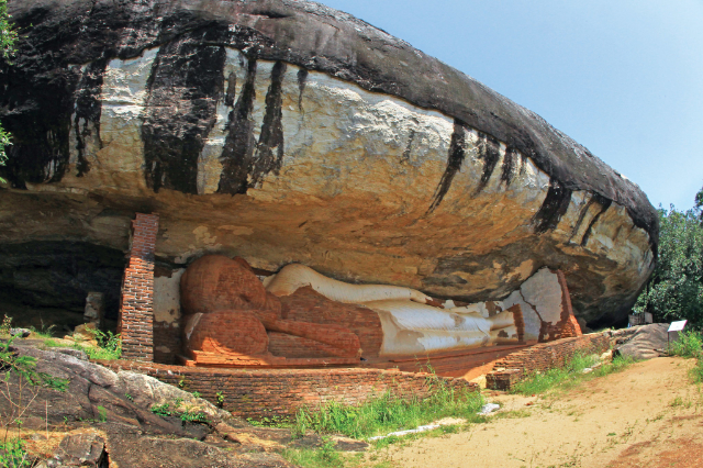 Stijena Pidurangala i kip Bude - Sigiriya | Secret World Trip Planner