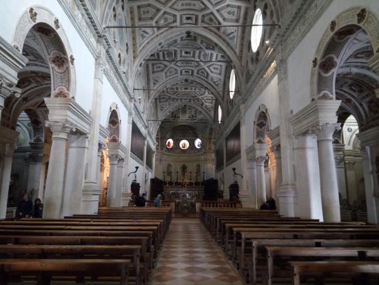 폴리 로네 베네딕토 회 수도원