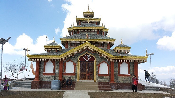 Matatagpuan malapit sa Dhanaulti, Surkanda Devi Temple - Secret World