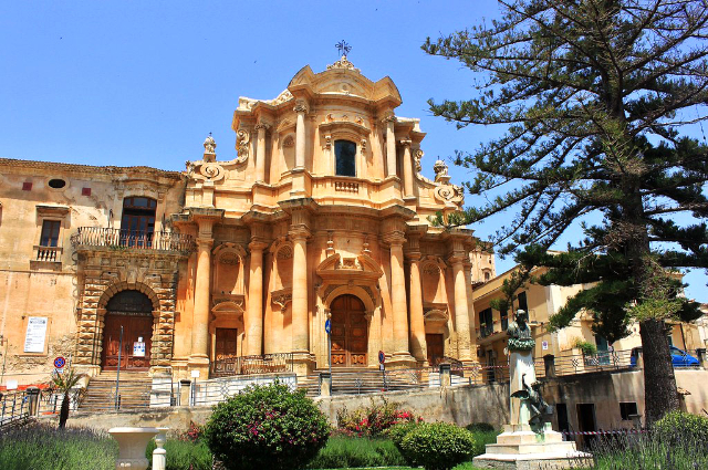 সান ডোমেনিকো চার্চ - Noto | Secret World Trip Planner