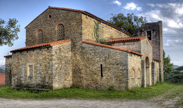 ਸੈਂਟਾ ਮਾਰੀਆ ਡੀ ਬੇਂਡੋਨਸ ਚਰਚ - Santa María de Bendones | Secret World Trip Planner