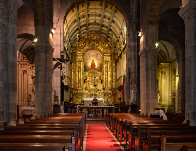 La Igreja e Colegiada de Nossa Senhora da Oliveira - Guimarães | Secret World Trip Planner