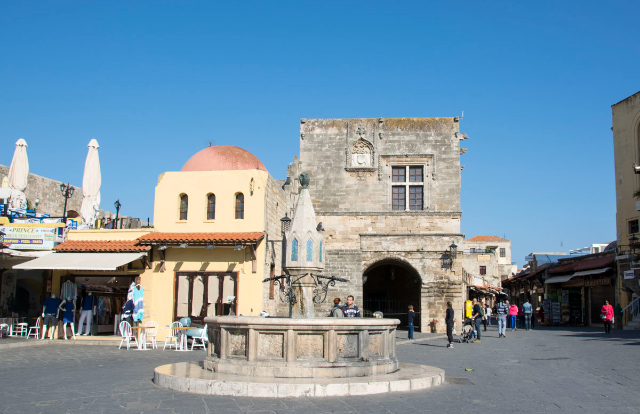 Hippokratovo náměstí - Rodos | Secret World Trip Planner