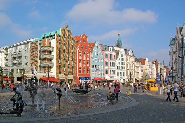 ಜೀವನದ ಸಂತೋಷದ ಕಾರಂಜಿ - Kröpeliner Str. 8 | Secret World Trip Planner