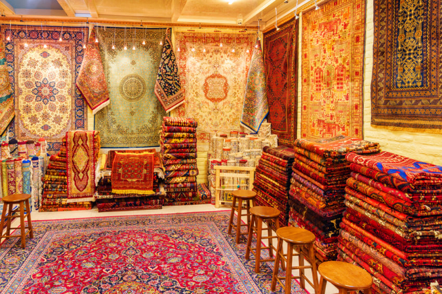 The carpets of Istanbul - Piazza Beyazit | Secret World Trip Planner