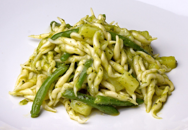 pesto နှင့်အတူဆုဖလား - Genova | Secret World Trip Planner