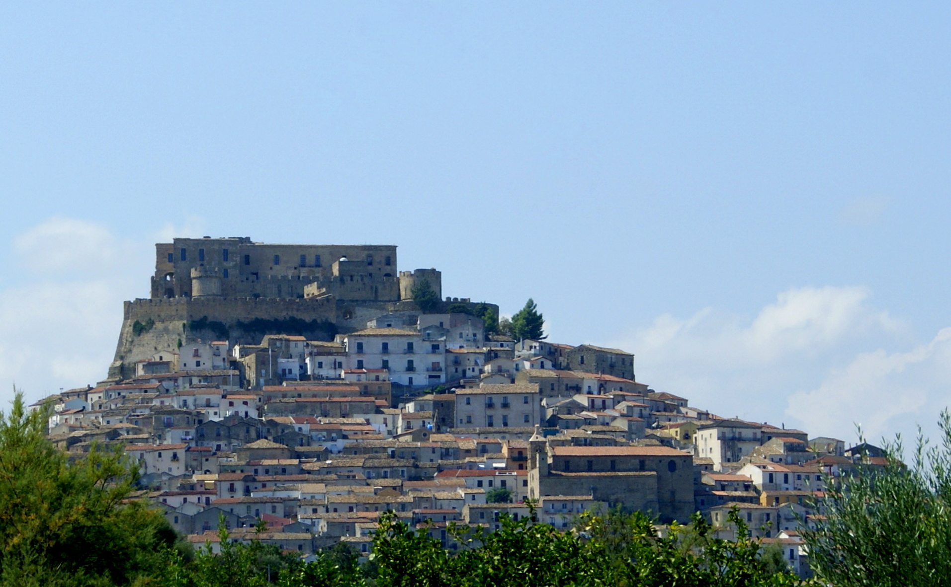 Rocca Imperiale, в двора на Фридрих II - Rocca Imperiale | Secret World Trip Planner