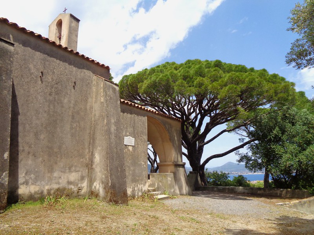 Сент-Анна сүм - Saint-Tropez | Secret World Trip Planner
