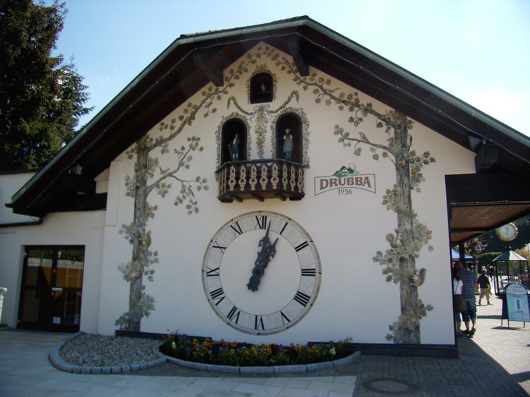 Kuckucksuhr aus dem Schwarzwald: Was in Triberg wirklich zählt - Triberg | Secret World Trip Planner