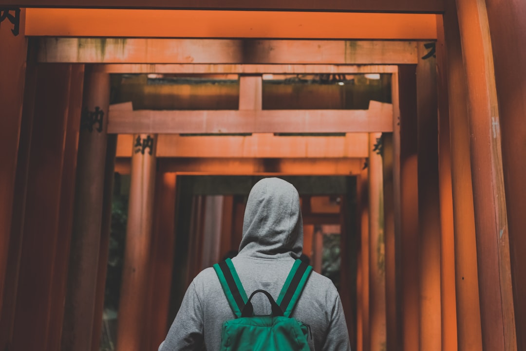 伏見稲荷、いつ行くべきか：月別に正直に話す - Tokyo | Secret World Trip Planner