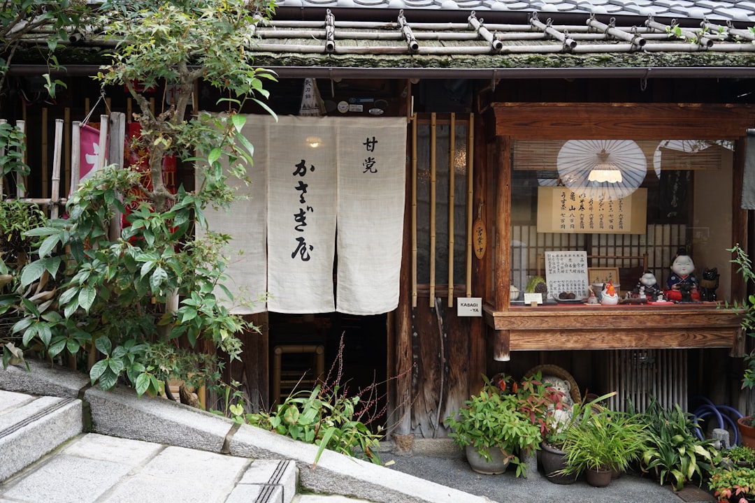とんかつを京都で食べるなら：季節と時期の選び方 - Kyoto | Secret World Trip Planner