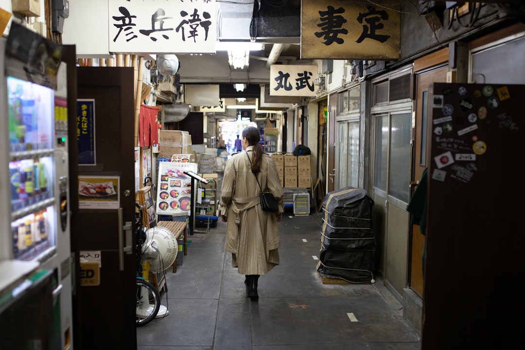 築地市場の寿司：東京で本物の味に出会う場所 | Secret World Trip Planner