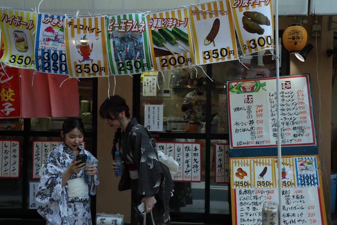 大阪の焼き鳥FAQ:煙と串と大阪人の夜 - Osaka | Secret World Trip Planner