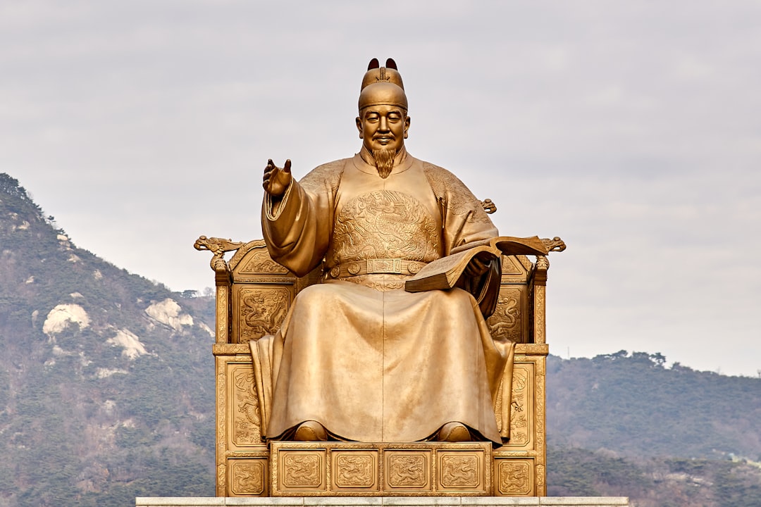 몬세라트 수도원: 서울에서 만나는 카탈루냐의 이상한 기적 - Seoul | Secret World Trip Planner