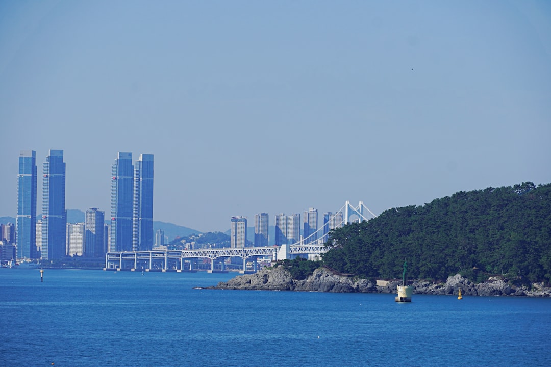 세계에서 가장 큰 섬, 부산 사람은 이렇게 생각합니다 - Busan | Secret World Trip Planner