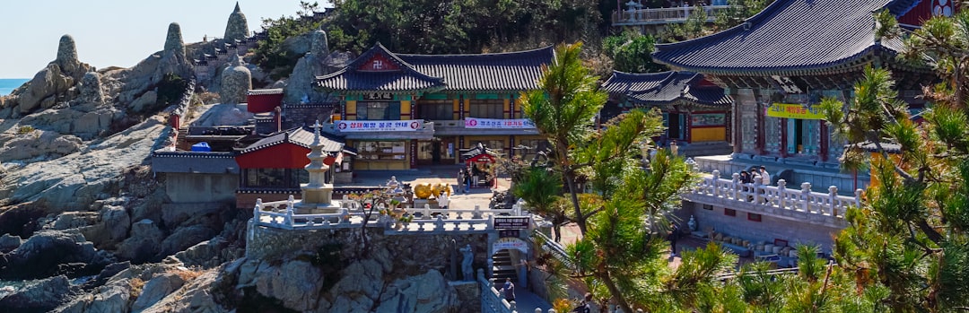 오스트로그 수도원: 절벽 위의 몬테네그로 성지 - Busan | Secret World Trip Planner