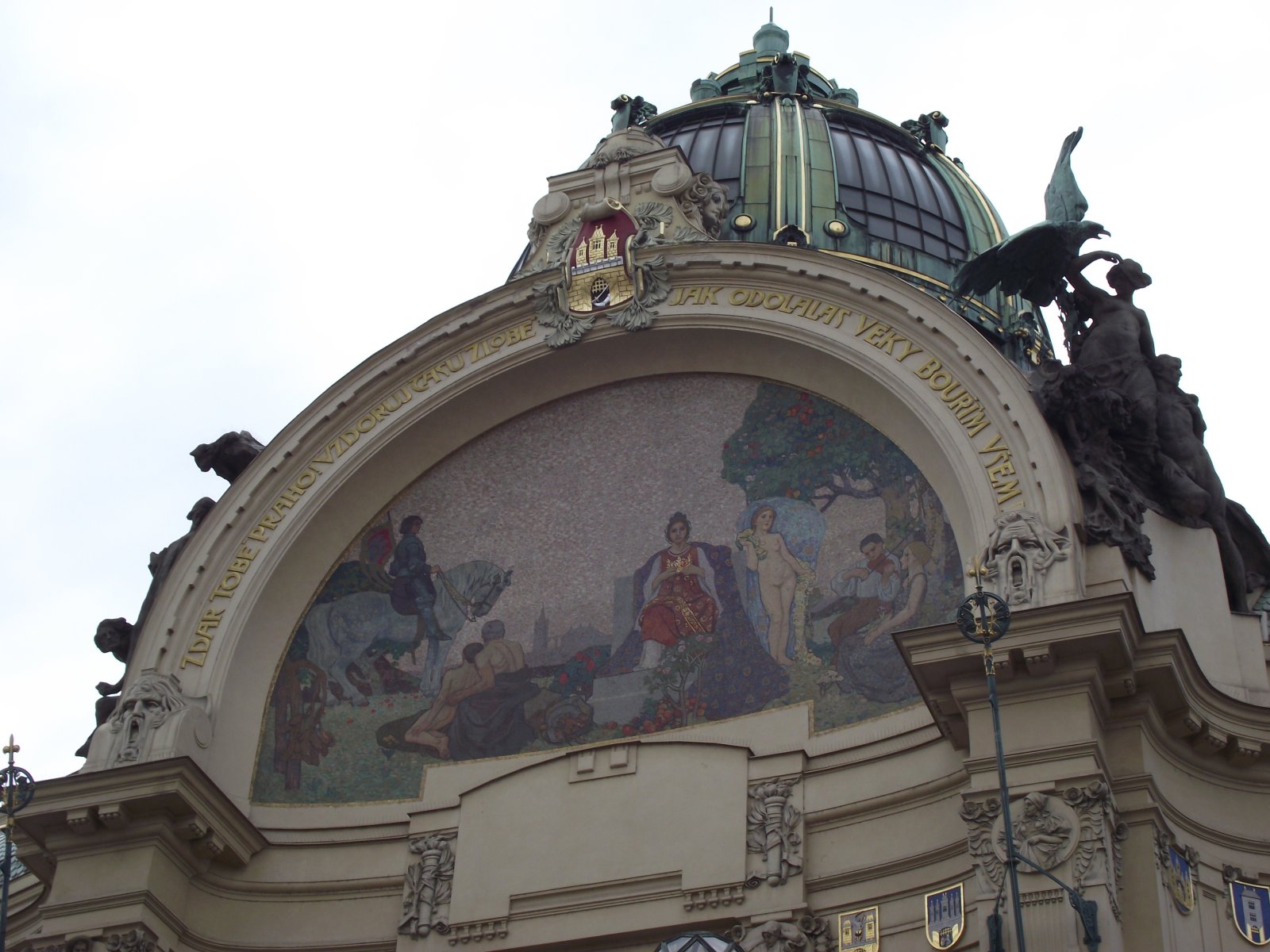 市政大厦是一座美丽的新艺术风格建筑 - nám. Republiky 5 | Secret World Trip Planner