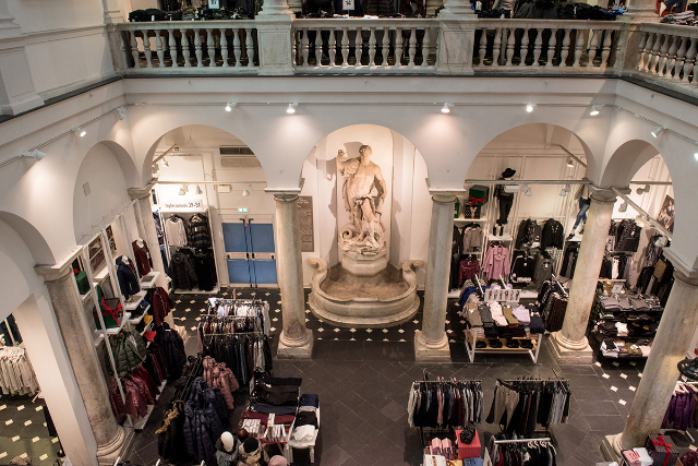 Herkules i butiken - Genova | Secret World Trip Planner