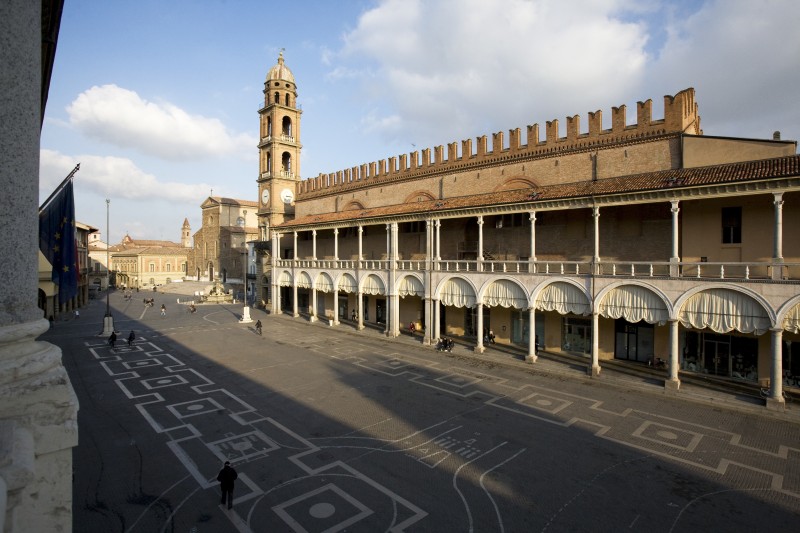 Popolo plaza - Faenza | Secret World Trip Planner