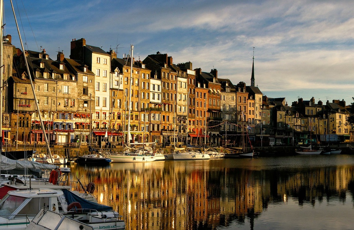 Kuna port Honfleur - Honfleur | Secret World Trip Planner