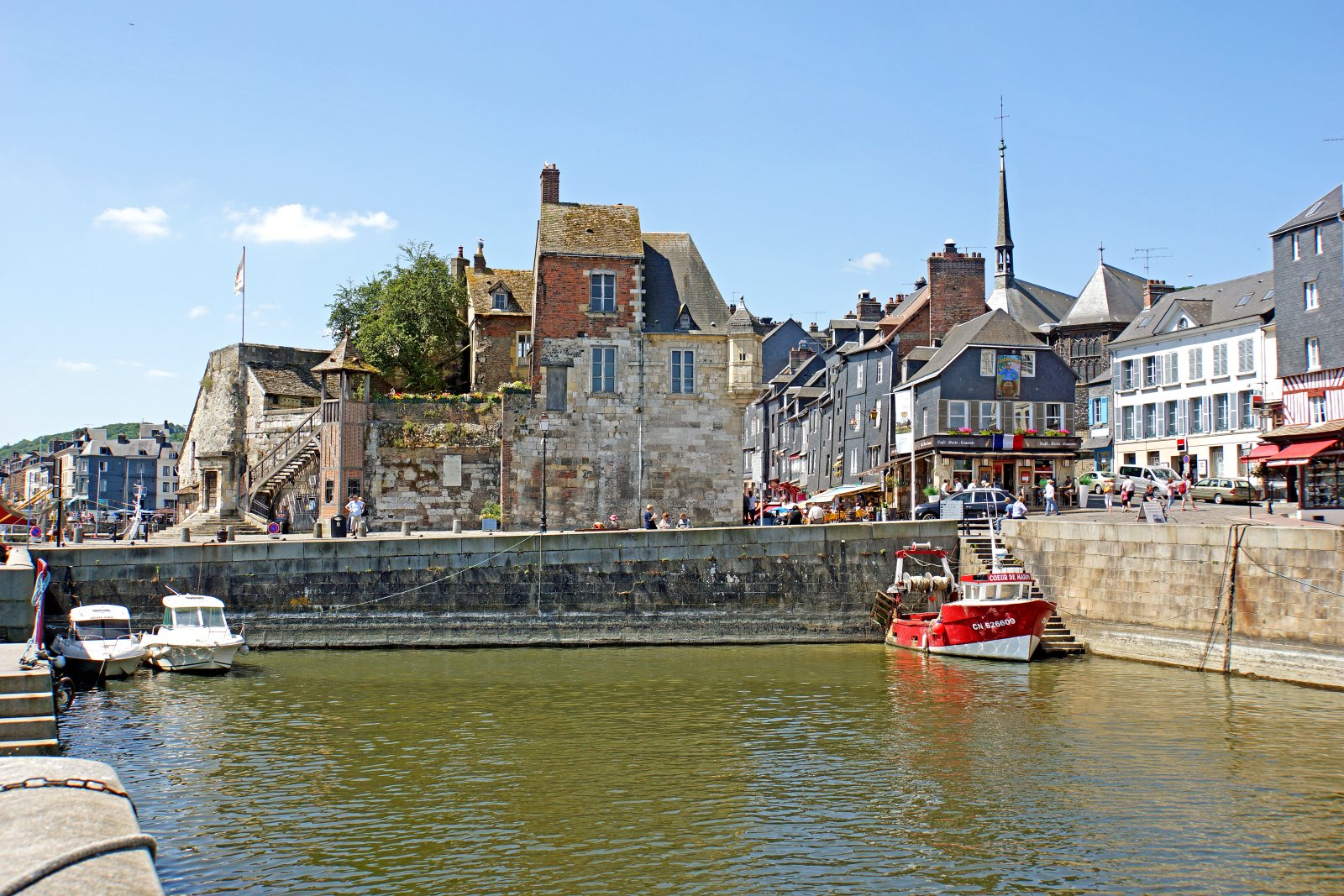 Kuna port Honfleur - Honfleur | Secret World Trip Planner