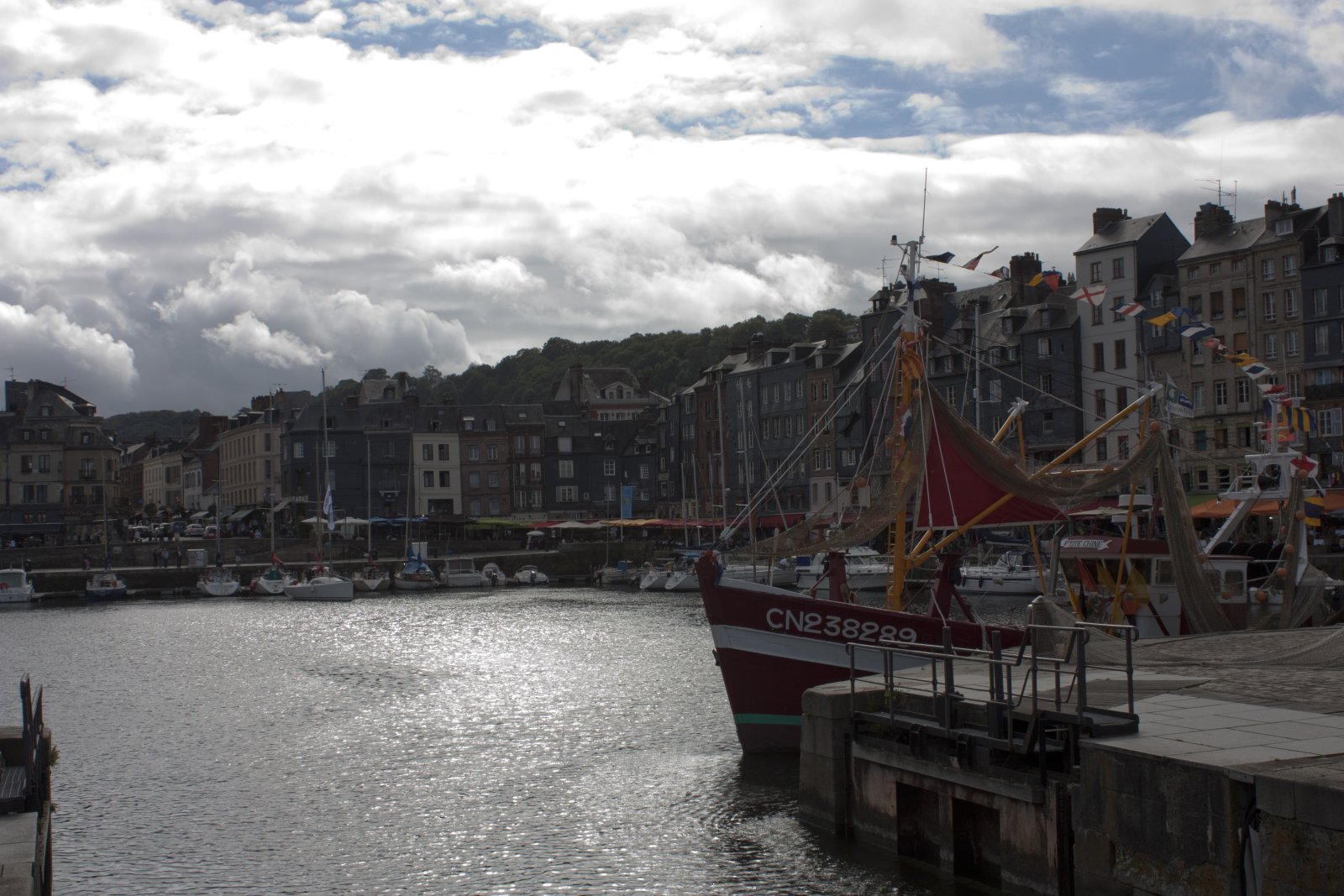 Kuna port Honfleur - Honfleur | Secret World Trip Planner