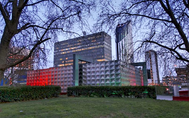 Minnisvarði um Michael Faraday - Elephant and Castle | Secret World Trip Planner