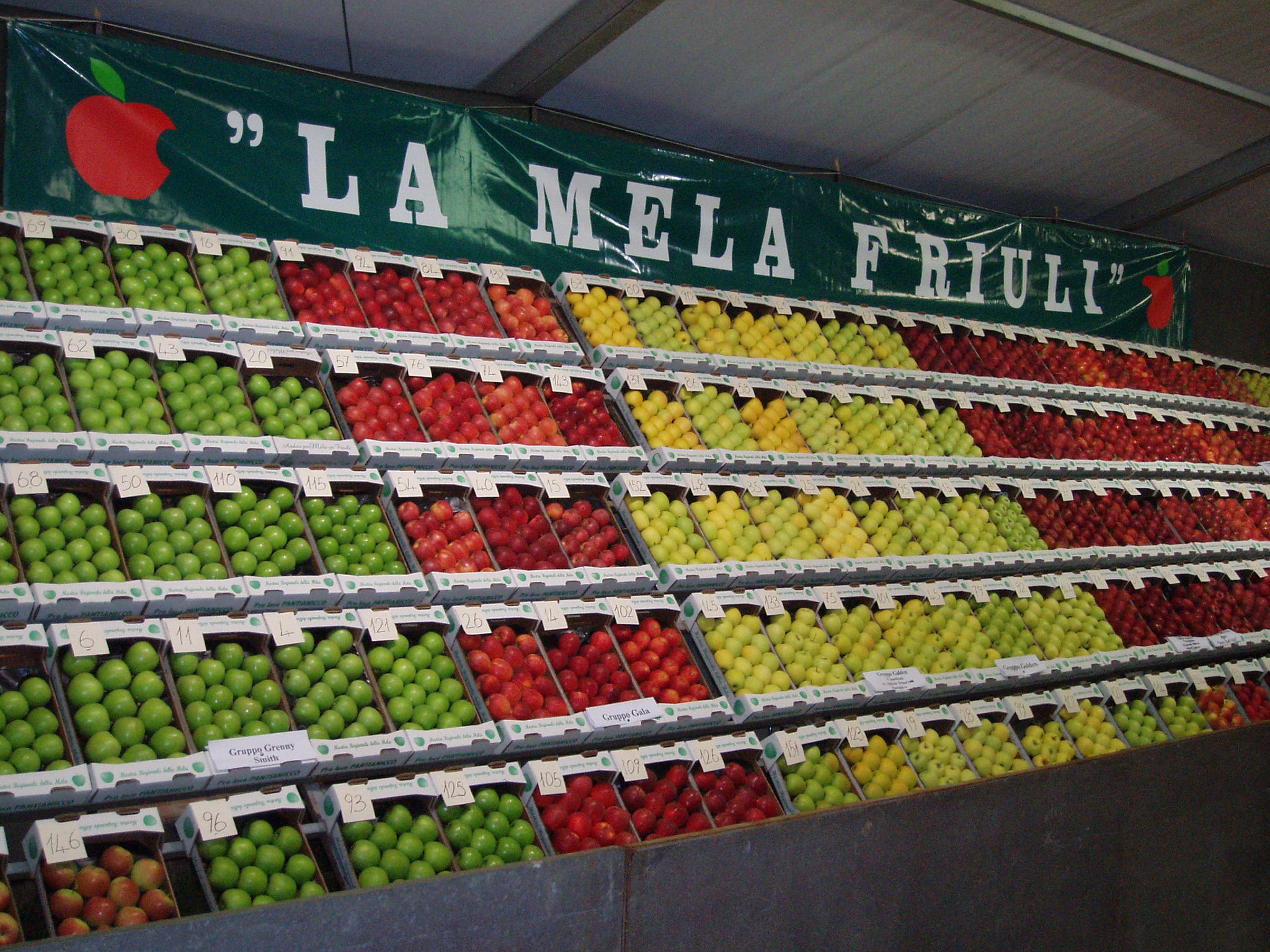 ໝາກໂປມ Friuli Venezia Giulia DOP - Spilimbergo | Secret World Trip Planner