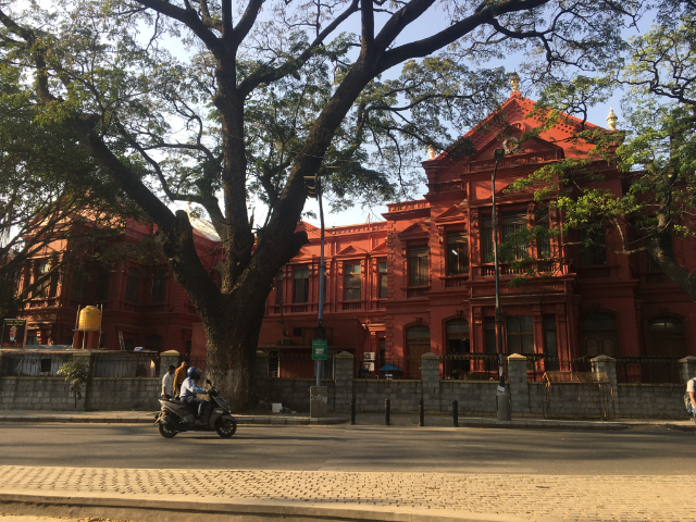 Hall Mayo : Un bâtiment gouvernemental orné - Bengaluru | Secret World Trip Planner