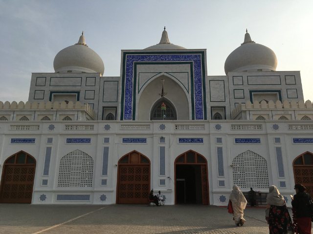 Мазар Зульфикара Али Бхутто - Garhi Khuda Bakhsh | Secret World Trip Planner