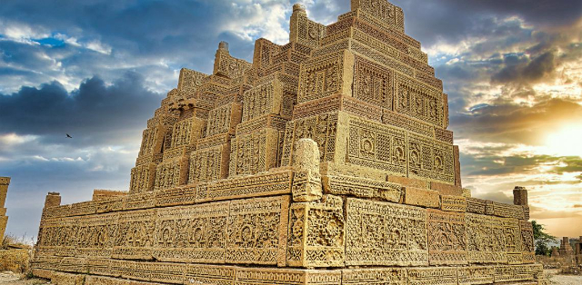 世界上最大的墓葬遗址之一--马克里墓地 - Makli | Secret World Trip Planner