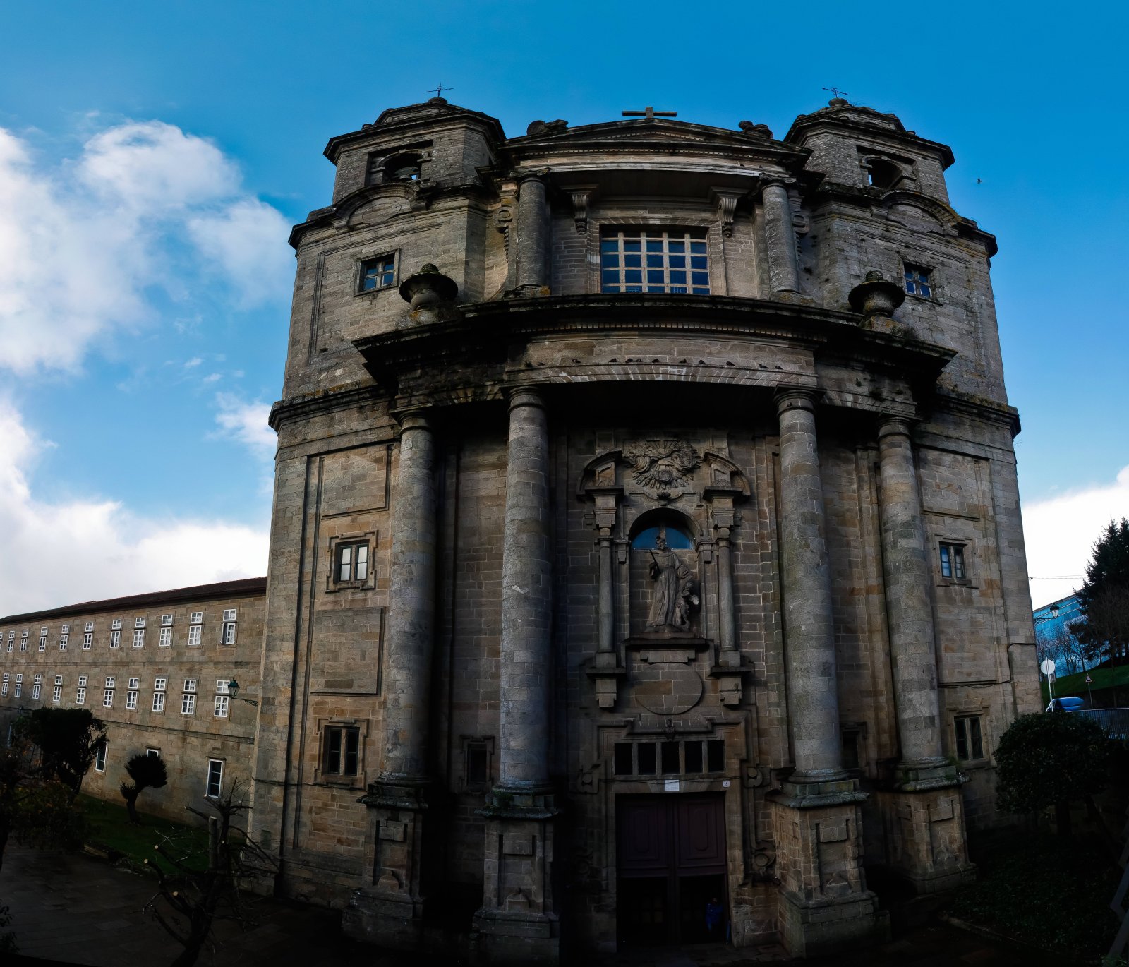 Iglesia de San Francisco सिर्फ सैंटियागो - Santiago de Compostela | Secret World Trip Planner