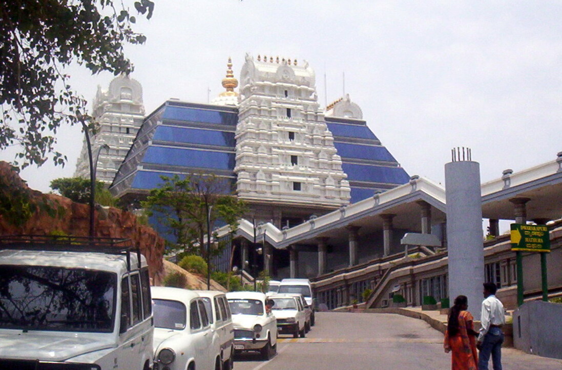 베르나데의 중심에 위치한 이스크콘 사원과 하레 크리슈나스 - Bengaluru | Secret World Trip Planner