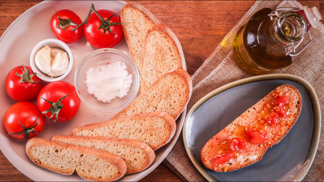 Pa amb Tom&agrave;quet (pain aux tom ...