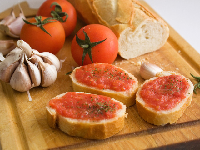 Pa amb Tom&agrave;quet (pain aux tom ...