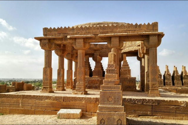 Некрополи Макли, одно из крупнейших в мире мест погребения. - Makli | Secret World Trip Planner