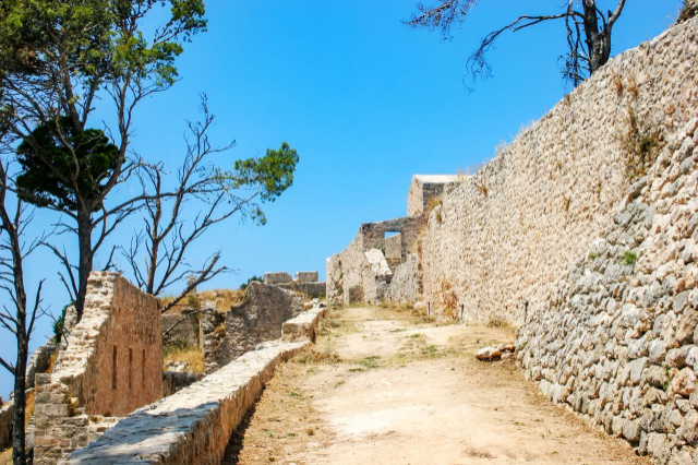 Il castello di Assos - Erisos | Secret World Trip Planner