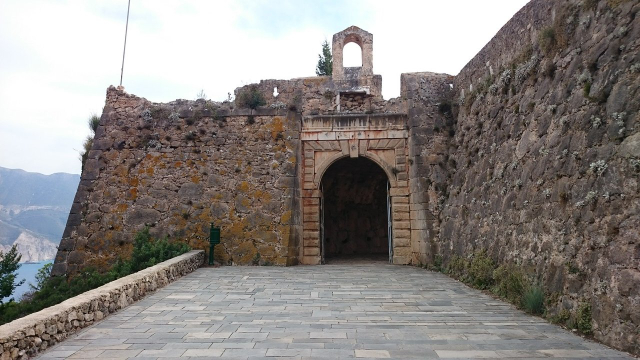 Il castello di Assos - Erisos | Secret World Trip Planner