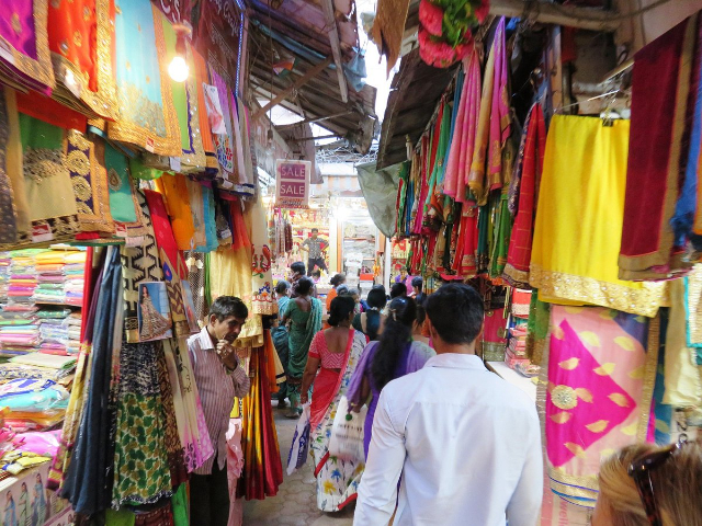 Mercato Mangaldas: Il paradiso dei tessuti e il paradiso delle boutique su misura di Mumbai - Mumbai | Secret World Trip Planner