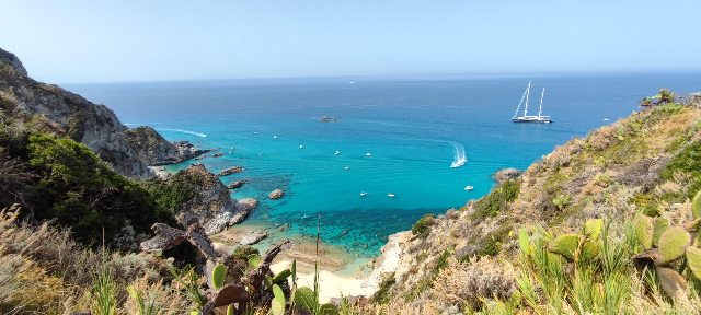 瓦蒂卡诺角海 - Capo Vaticano | Secret World Trip Planner