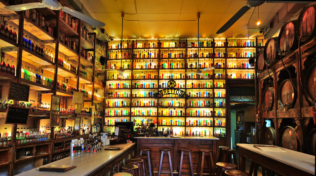 Плака: Brettos Bar - Athina | Secret World Trip Planner