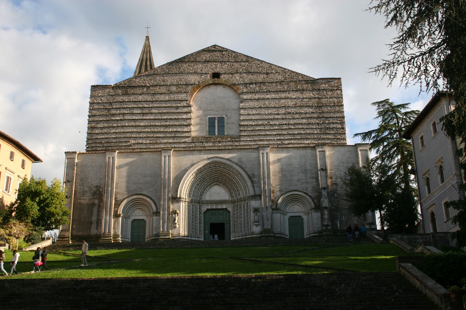 Kyrkan San Fortunato - Todi | Secret World Trip Planner