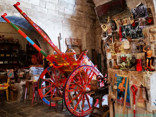 Rosso Cinabro - Mākslas darbnīca - Ragusa | Secret World Trip Planner