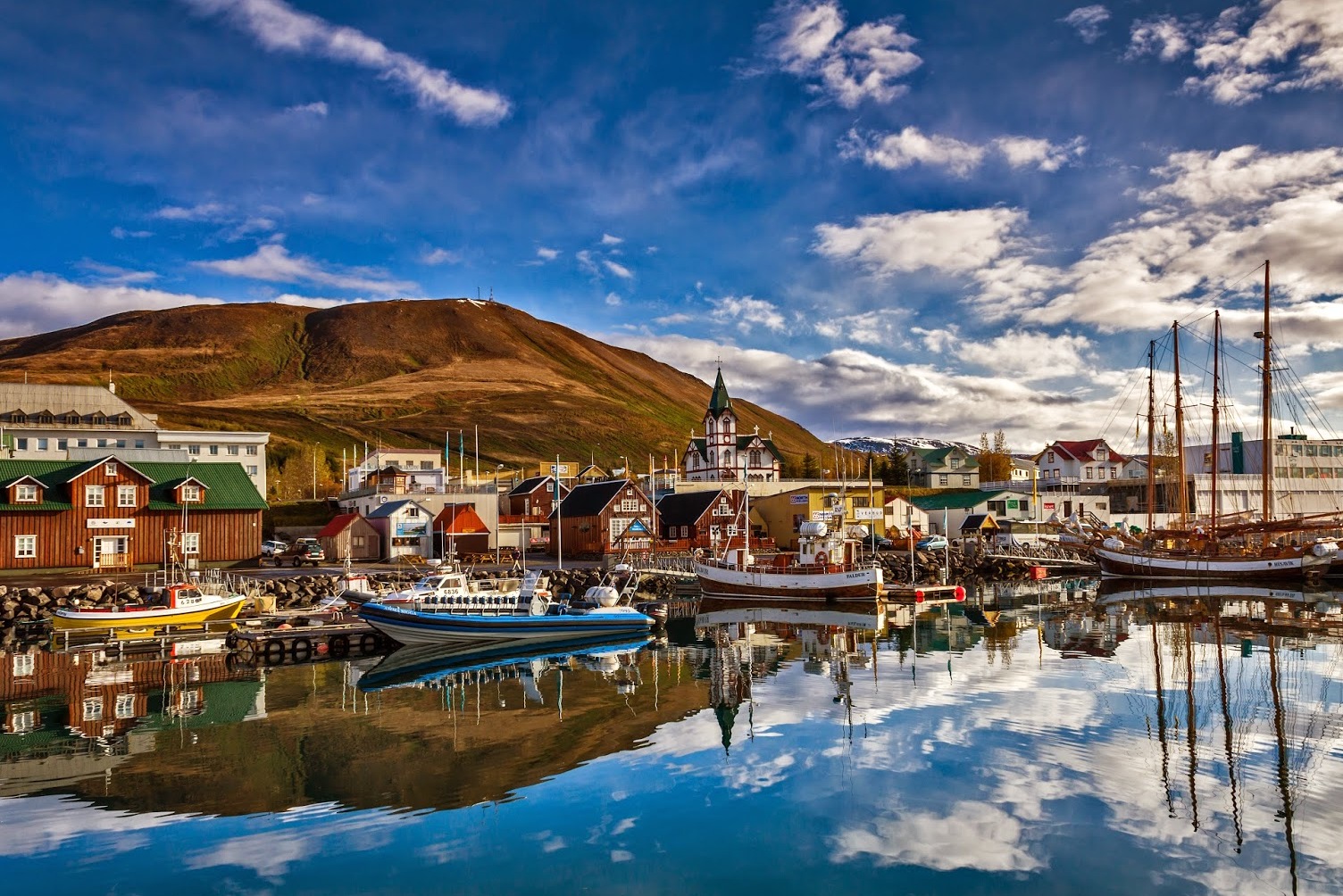 胡萨维克 赏鲸的最佳地点之一 - Húsavík | Secret World Trip Planner