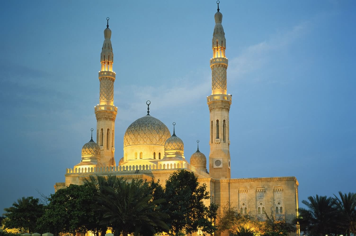 Jumeirah Mosque เป็น grandiose mosque ในดูไบ - Dubai | Secret World Trip Planner