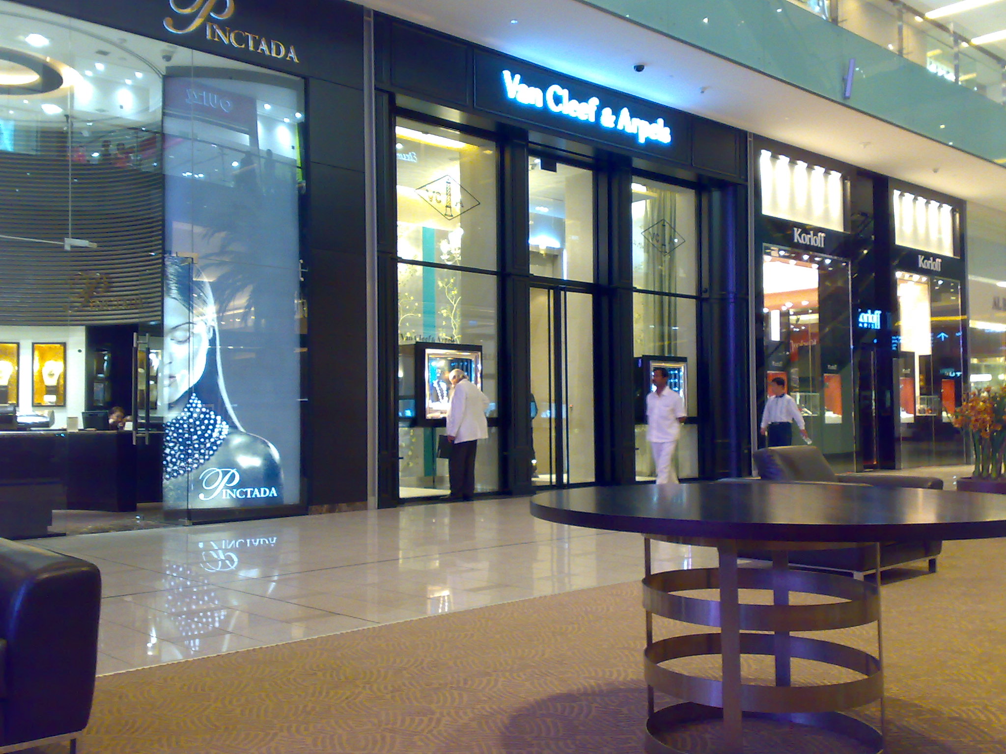 Dubai Mall to największe na świecie Centrum handlowe-Secret World - Dubai | Secret World Trip Planner